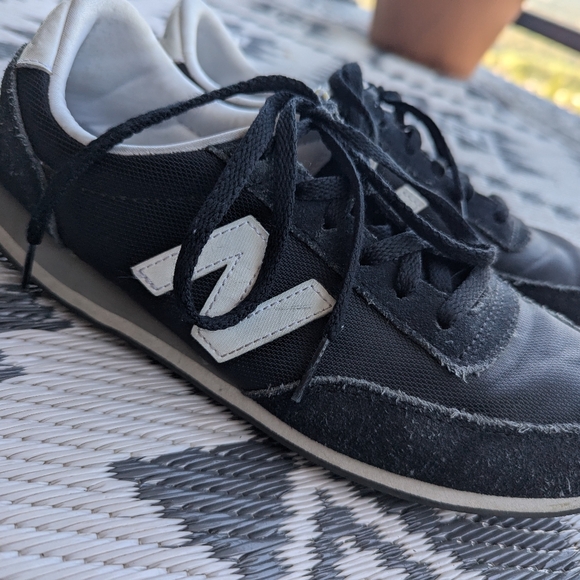 New Balance - Picture 2 of 5